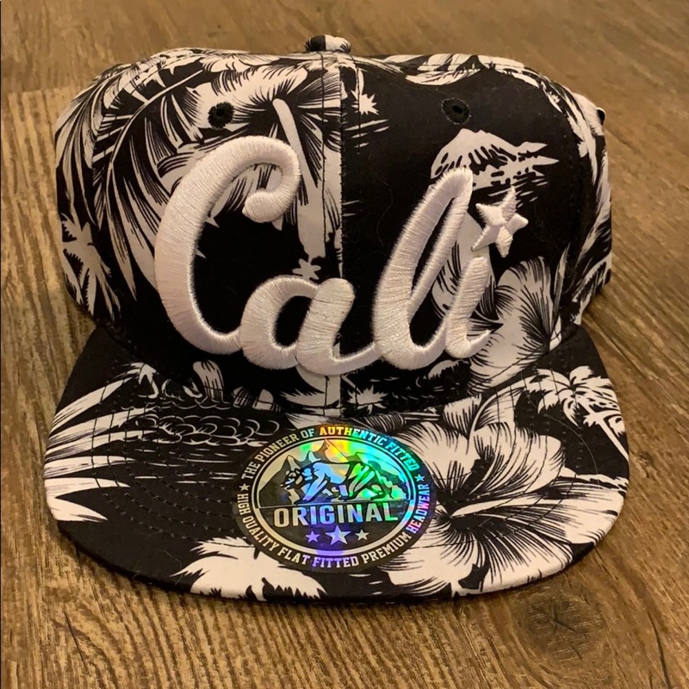 Black and white “Cali” SnapBack